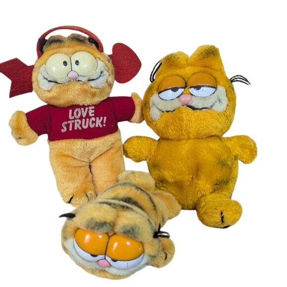 Vintage Garfield Plush Toy Set With Love Struck Valentines Day Theme - Picture 1 of 9